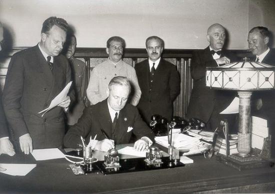 1939年8月23日 《苏德互不侵犯条约》签订